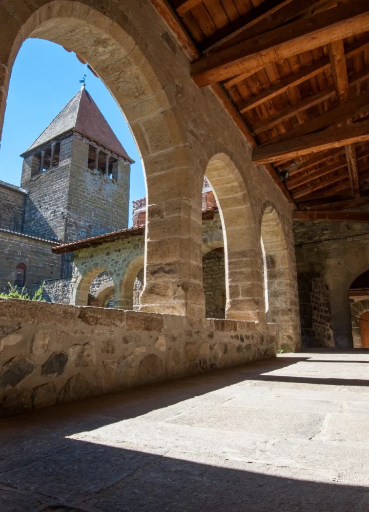  Cloitre de l'Abbaye de Chanteuges