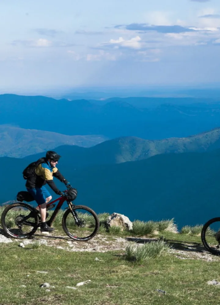 Vététistes au sommet du Mont Aigoual