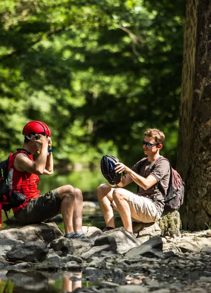 Vététistes au bord de la Bouble