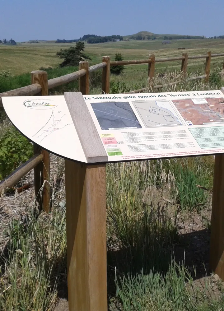 Panneau d'interprétation du site des Veyrines