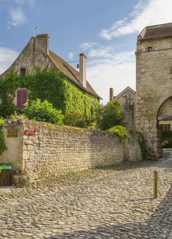 Porte médiévale de Charroux
