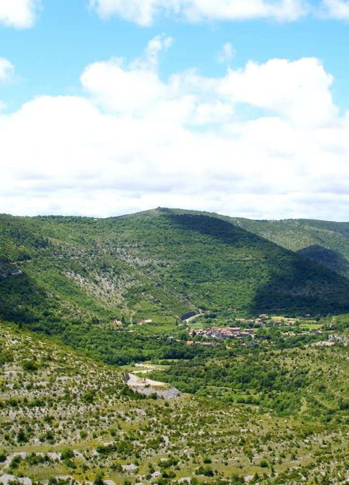 Vissec entouré des 3 Causses : Larzac, Blandas et Campestre