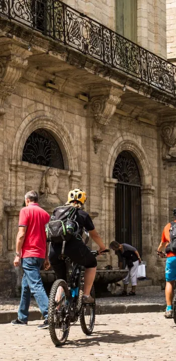 Arrivée à Pézenas à VTT 