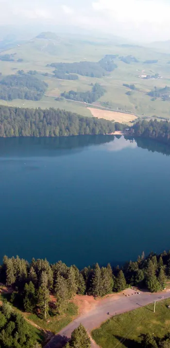 Le lac Pavin vu d'en haut