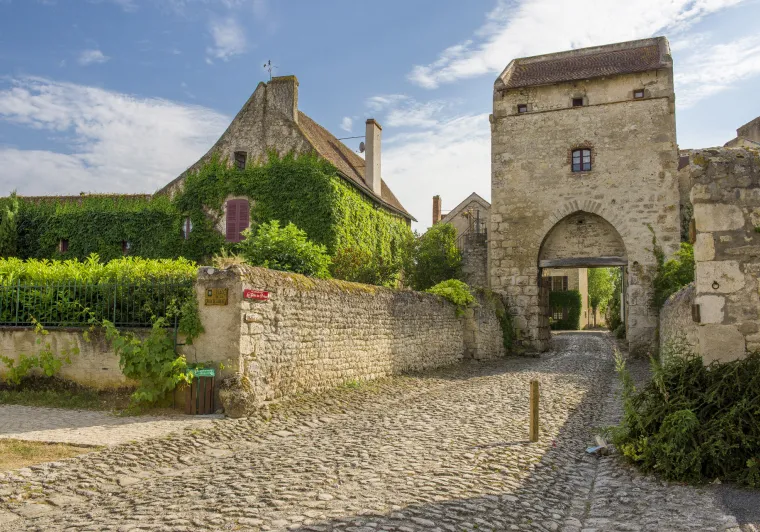 Porte médiévale de Charroux
