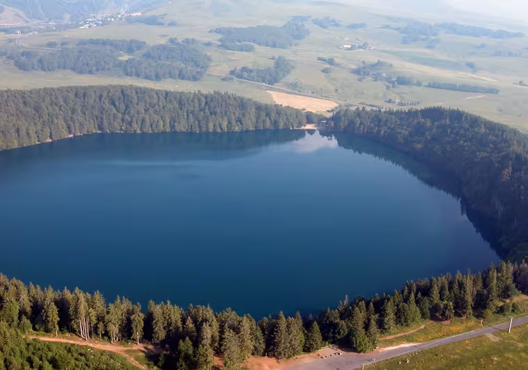 Le lac Pavin vu d'en haut