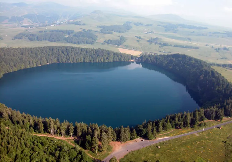 Le lac Pavin vu d'en haut