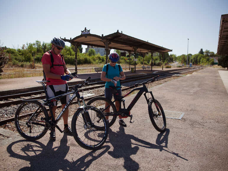 Arrivée à VTT à la gare d'Avallon