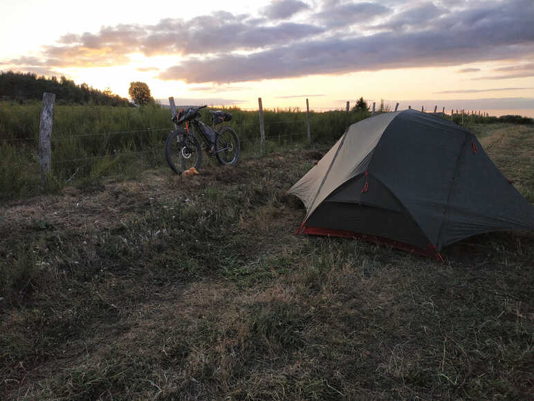 Bivouac sur la GTMC près de Saulzet-le-Froid