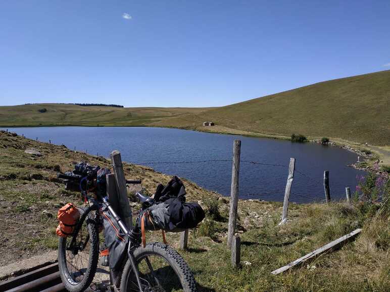 Lac de Saint-Alyre sur la GTMC VTT